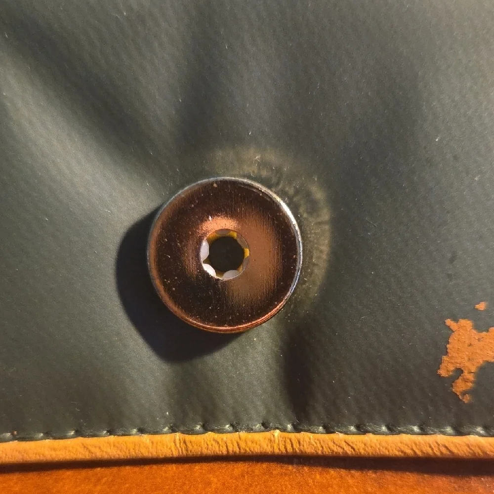 Hunting World Green Leather Key Wallet with Brown Logo